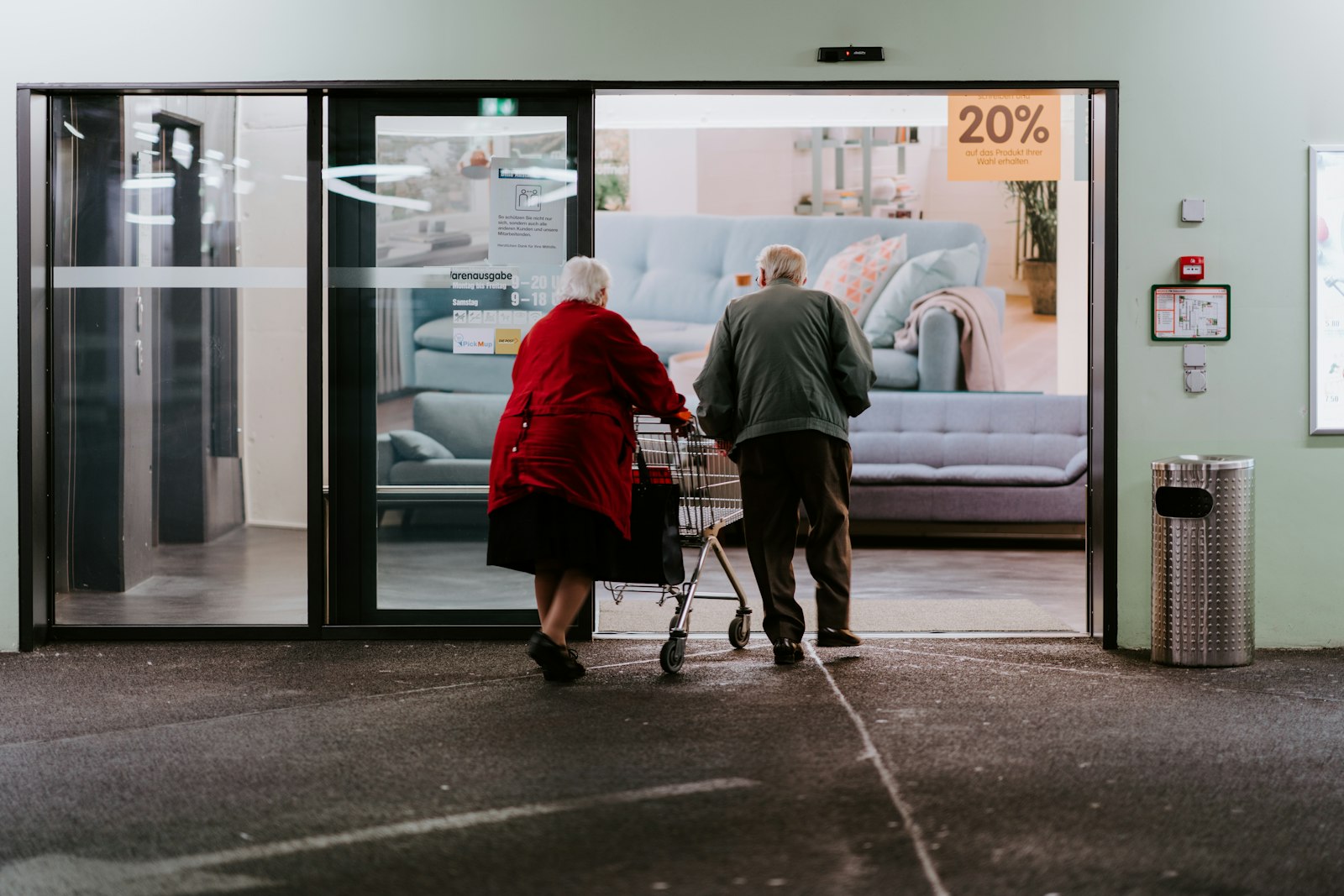 Wandering in Dementia: Risks, Warning Signs, and How Memory Care Keeps Your Loved One Safe